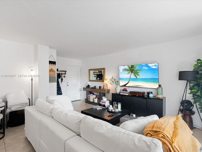 Photo - 680 NE 64th St Unidad A110