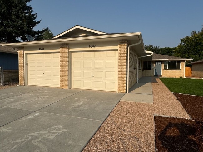 2 Bedroom 1 Bath 1 Car Garage Townhome - 2 Bedroom 1 Bath 1 Car Garage Townhome