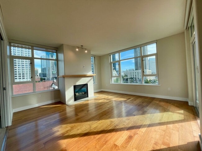Photo - 2 Bedroom- 2 Bathroom Single Story Condo o... Unit 604