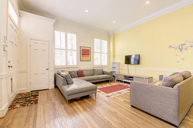 Photo - 2800 Dumbarton St NW
