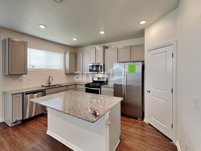 Photo - 2733 Wolfcreek