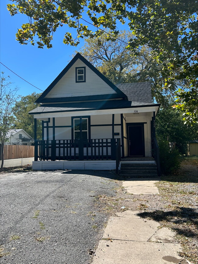 Building Photo - 728 S Elm St Rental