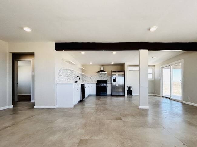 Building Photo - Quiet 2 bd House Surrounded by Open Desert