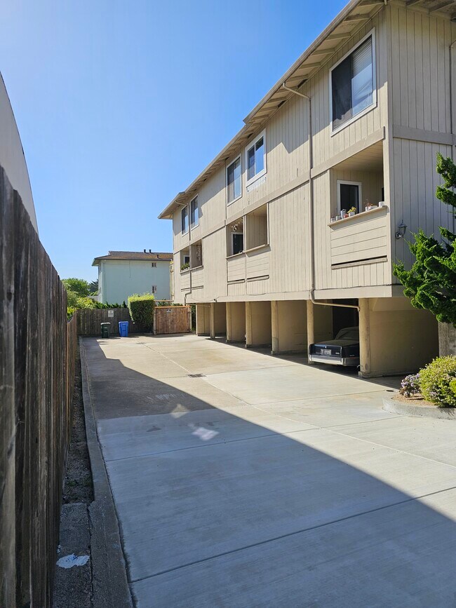 399 Dickman Ave