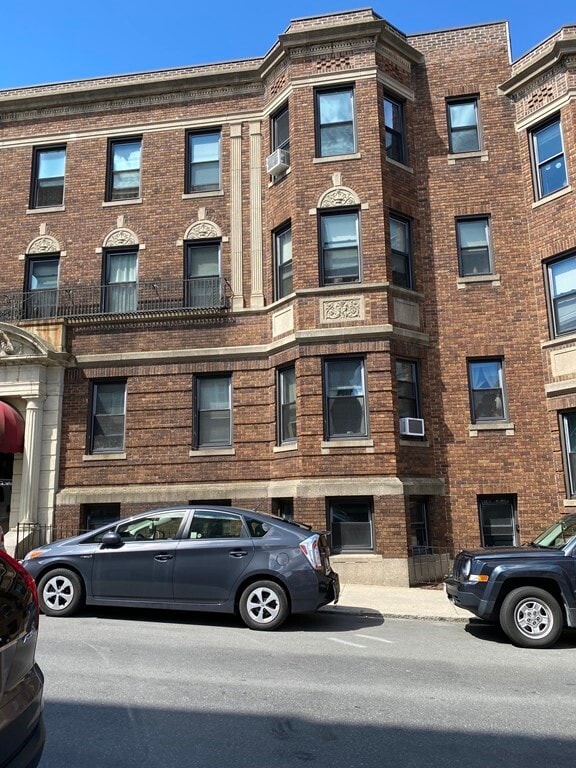 Building Photo - 39 Glenville Ave Unit #1 Rental