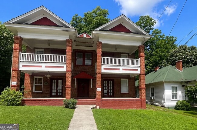 Building Photo - 1049 Birch St