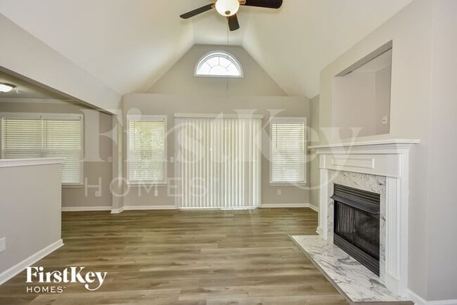 Photo - 554 Summit Way