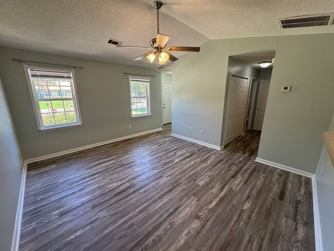 Photo - Cute 2 Bedroom Home in The Vineyard!