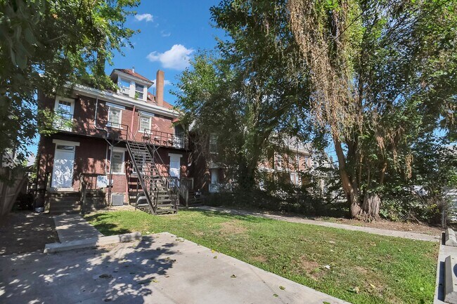 1506 Summit St
