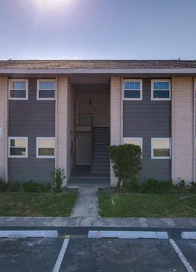 Building Photo - 847 Sky Lake Cir Unit A