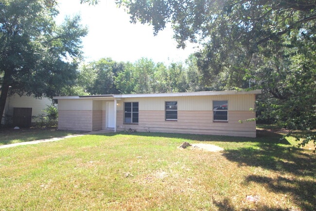Photo - Move-In Ready 3-Bed Home with New Flooring...
