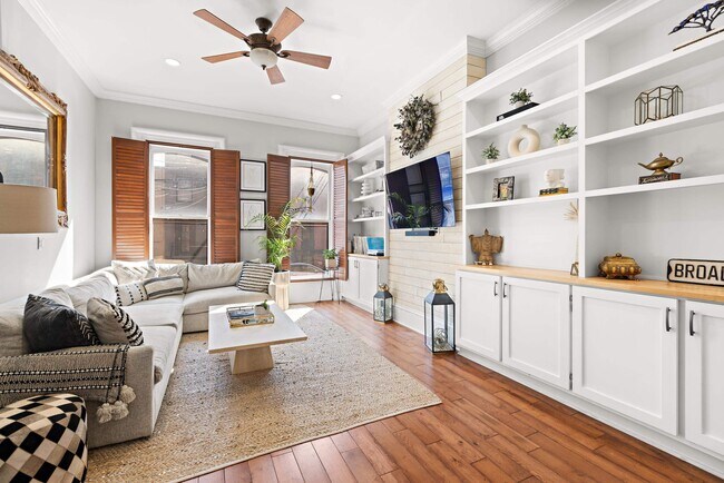 Photo - 736 Garden St