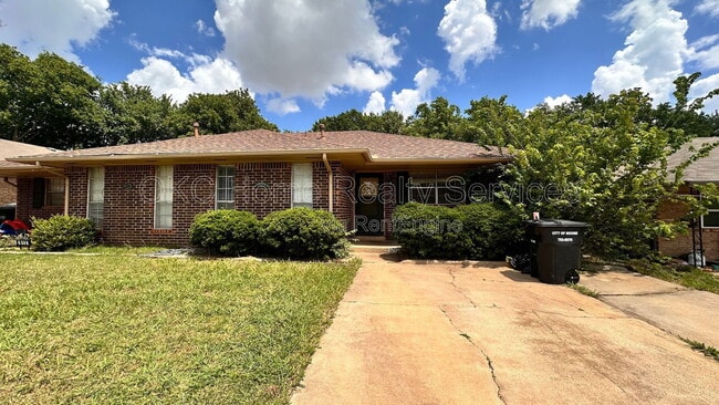Photo - 915 Delmar Cir