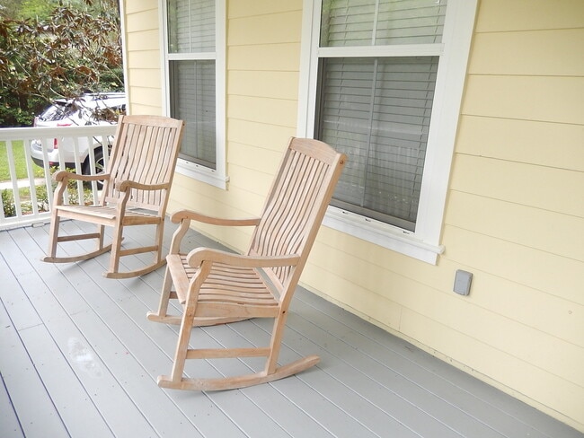 Photo - GLAMOROUS 3/2.5 w/ Pond View, Deck, Stainless Appliances, Wood Floors, Fireplace, & More! $2150/m...