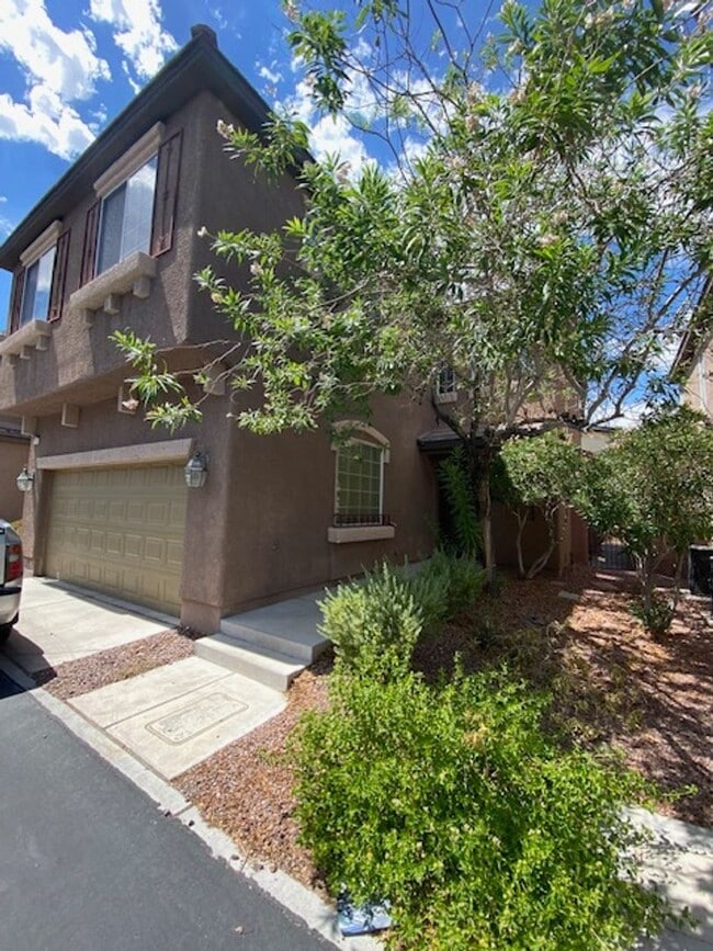 Building Photo - 3 bedroom home in Sky Ridge