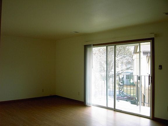 Photo - 2008 MacArthur Rd