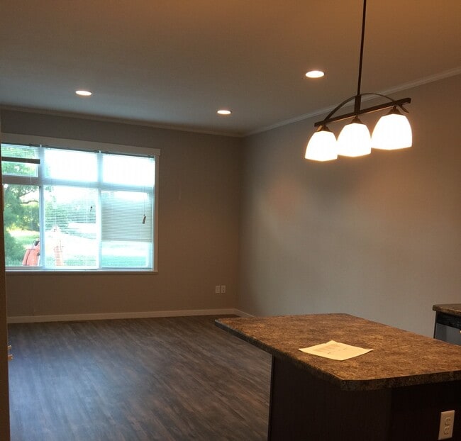 105 Lakeview Dr