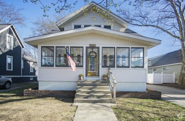 Building Photo - 825 Grant Ave Rental