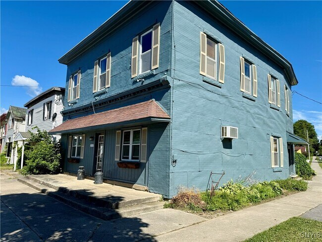 Photo - 2117 Main St