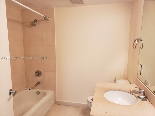 2740 SW 28th Terrace Unit 209