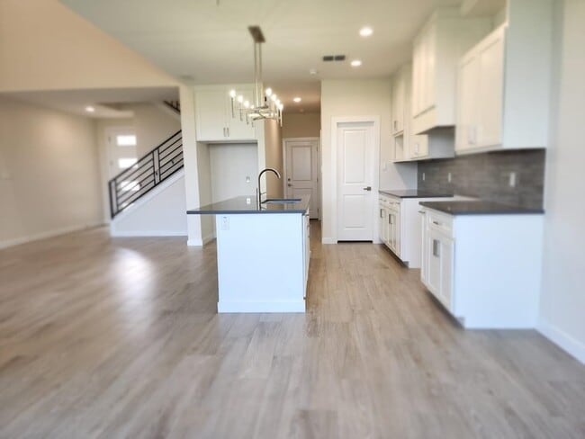 Photo - 7506 Cresta Bella St