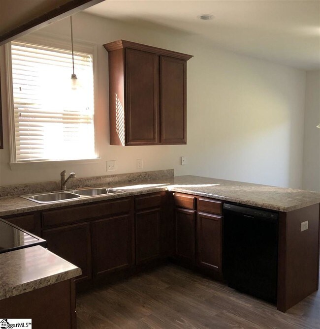 Photo - 218 Everard Ln