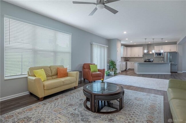 Photo - 225 Pointe Oakwood Way