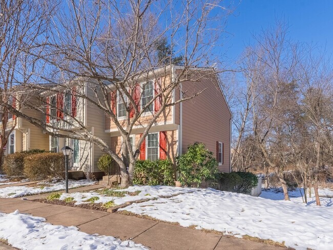 Building Photo - Charming Townhome in Reston with 2-bedroom...