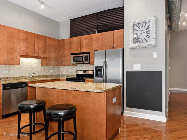 Building Photo - 3125 W Fullerton Ave Unit 317