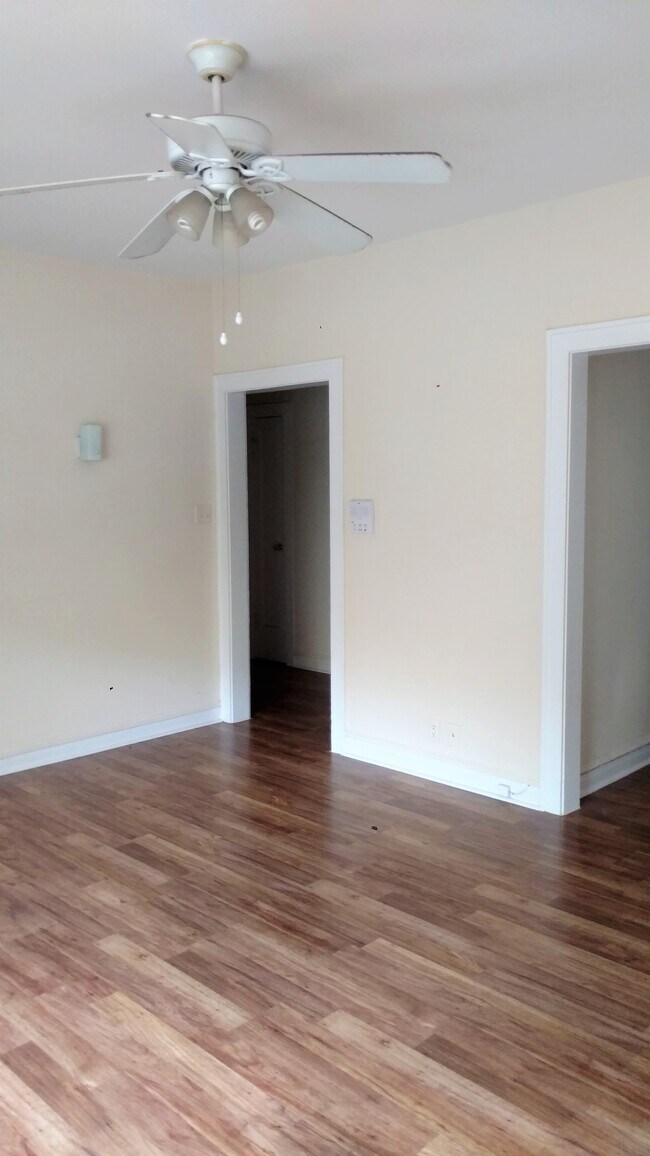 Photo - 6913 N Lakewood Ave Unit #409