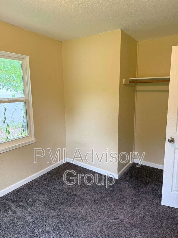 Photo - 2524 SW Valley Brook Ln