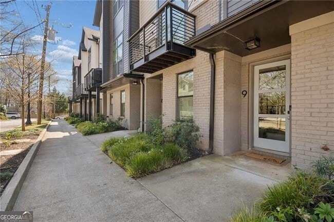 Photo - 1350 May Ave SE