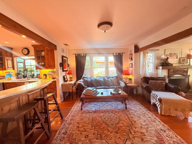 Building Photo - FULLY FURNISHED 30+ RENTAL IN SANTA BARBARA, Owner prefers 6-12 lease | Pet Friendly House