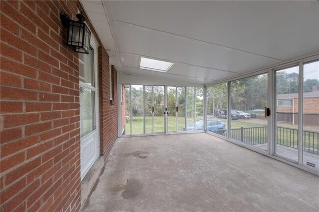 Photo - 719 Cumberland Rd