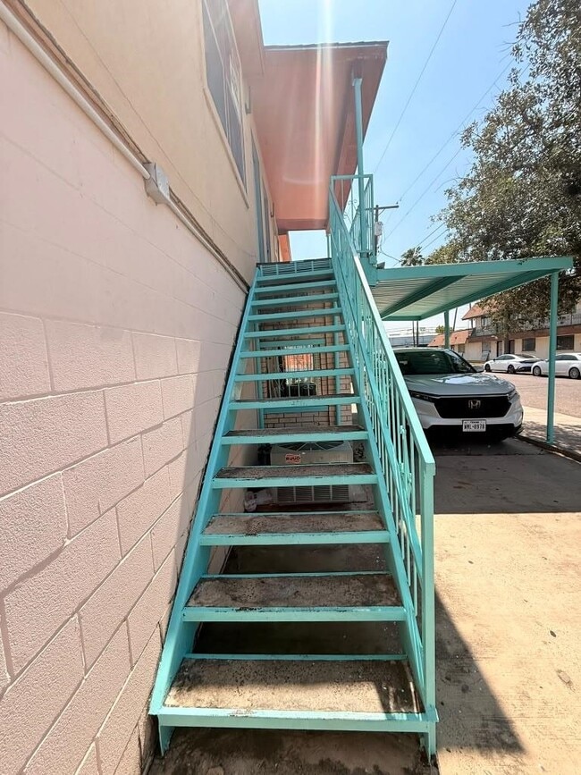 2901 San Agustin Ave Unit 2
