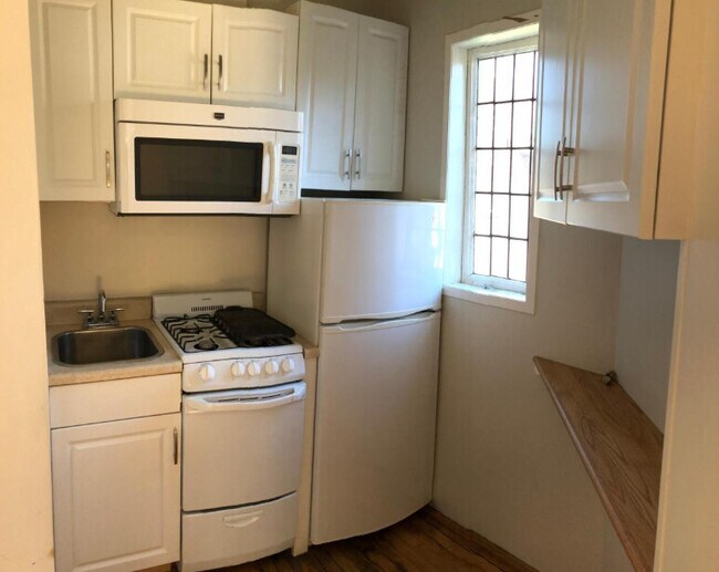 Building Photo - 10 Dana St Unit 402 Rental