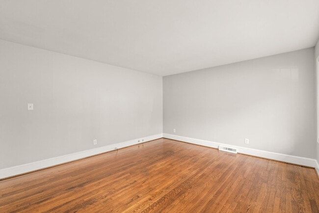 Photo - Cute 3-Bedroom Brick Ranch in Oakhurst!