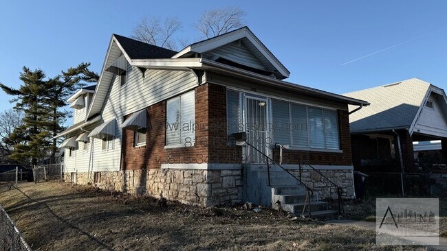 Building Photo - Updated Midtown Home AT Blue Hills Park! Corner Lot, Garage & Carport!