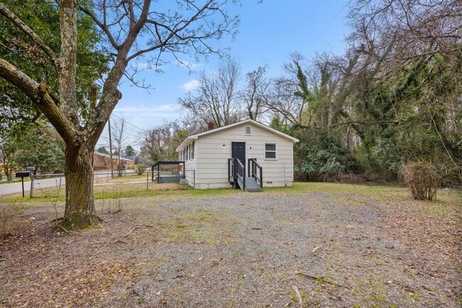 Photo - Adorable 3 bedroom 1 bathroom home!
