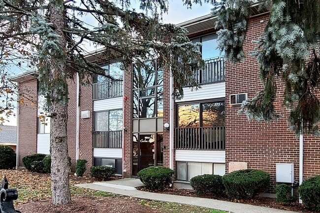 Building Photo - 172 River St Unit A5