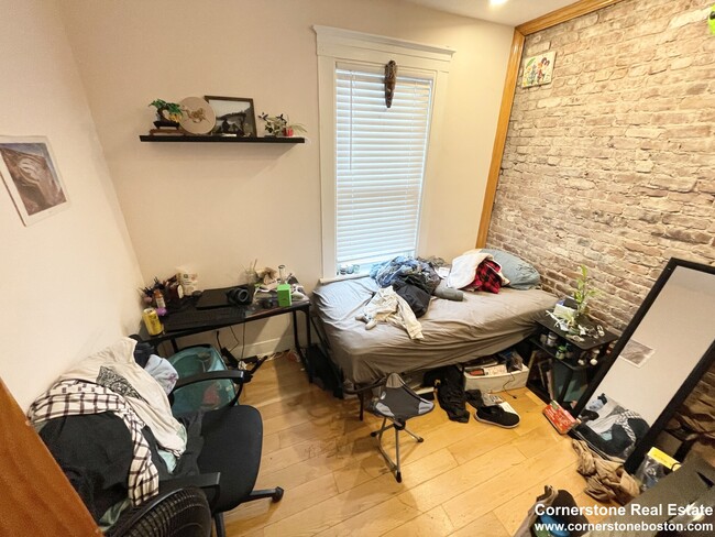 Building Photo - 24 S Huntington Ave Unit 2 Rental