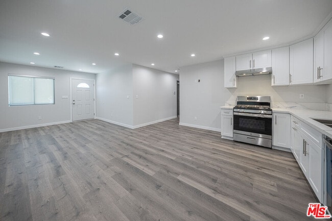 Photo - 5837 Cartwright Ave