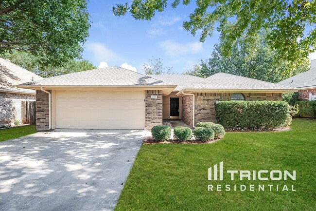 Photo - 1112 Brittany Dr House