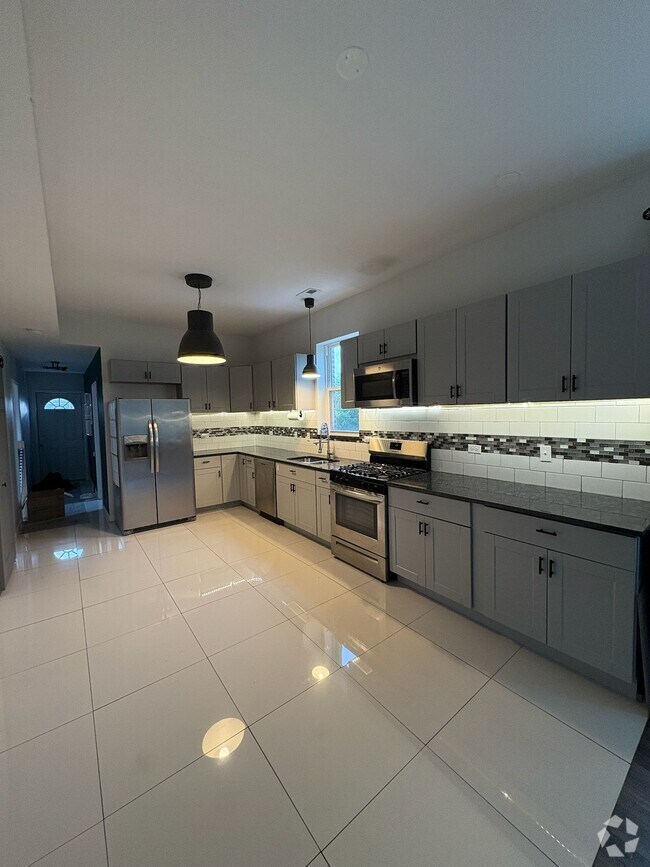 Building Photo - 1316 S Millard Ave Unit 2 Rental