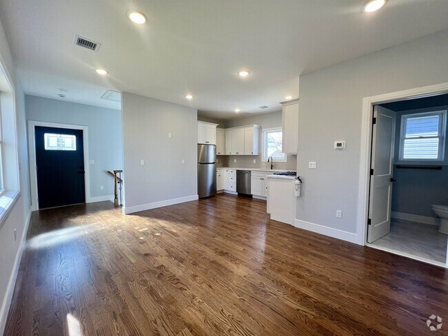 Building Photo - 46 Tuttle St Rental