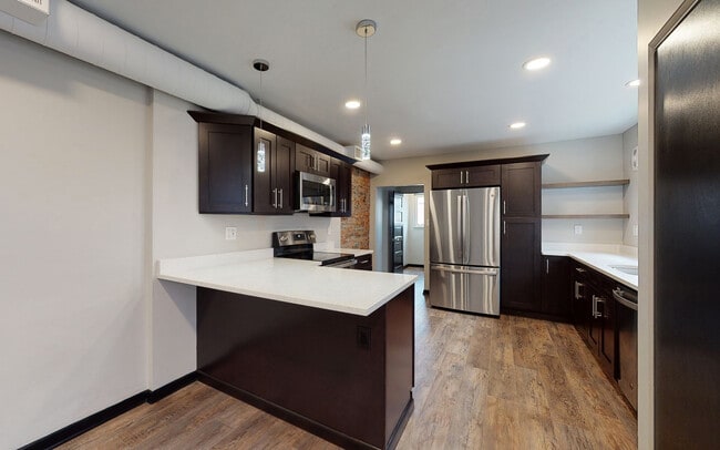 1819 East Carson 3-Bedroom Apartment - 1819 E Carson St Unit 200