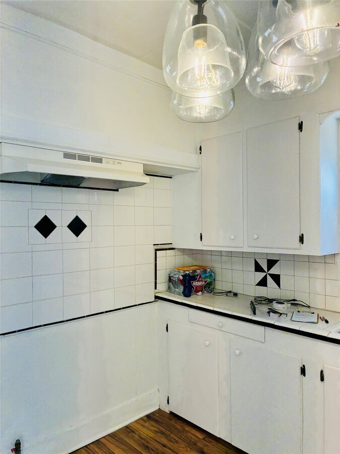 Photo - 702 Caplin St