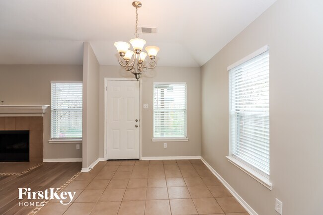 Photo - 2726 Lakecrest Way Dr