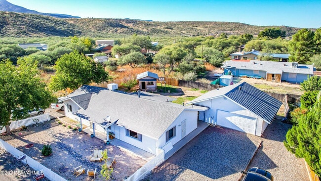 Photo - 552 E Lamarcia Dr