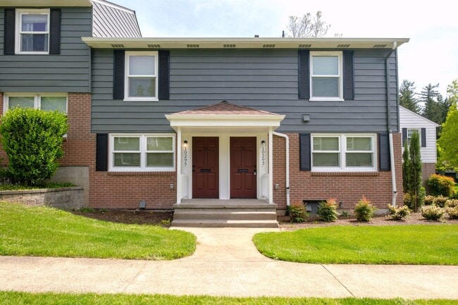 Building Photo - Mid Century Townhouse in Cedar Hills with Modern Amenities! Unit 067
